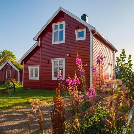 Svinoya Rorbuer 4* Svolvær
