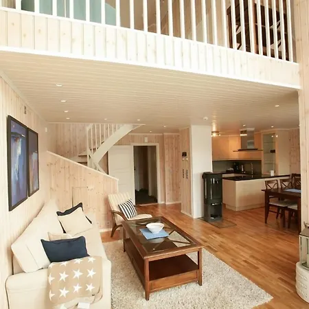 Svinøya Rorbuer Hotell 4*