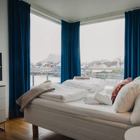 Svinøya Rorbuer Hotell 4*