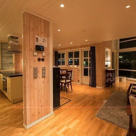 Svinoya Rorbuer 4* Svolvær