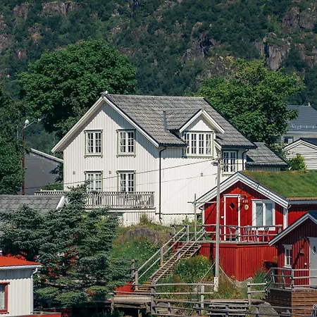 Svinøya Rorbuer 4*