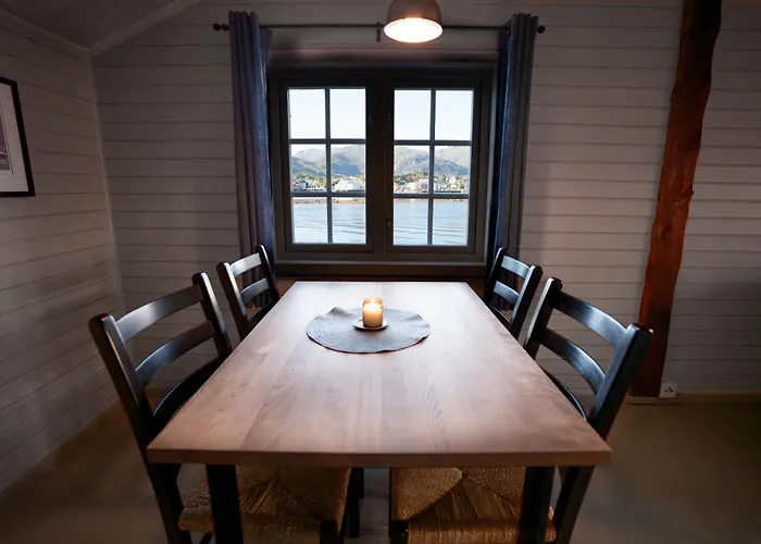 Svinoya Rorbuer Hotell 4*