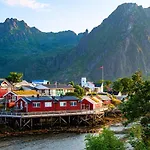 Svinoya Rorbuer Hotel 4*